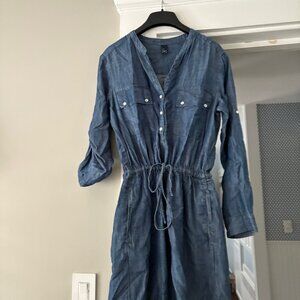 Gap lightweight jean dress with tie at waist and pockets size small